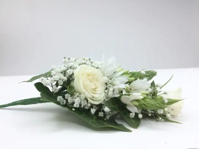 Spray Roses Chincherinchees and Gypsophila