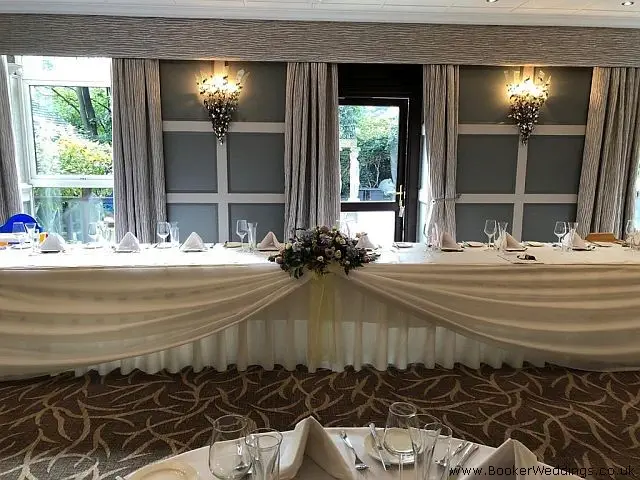 Top Table Arrangement in Pastel Shades