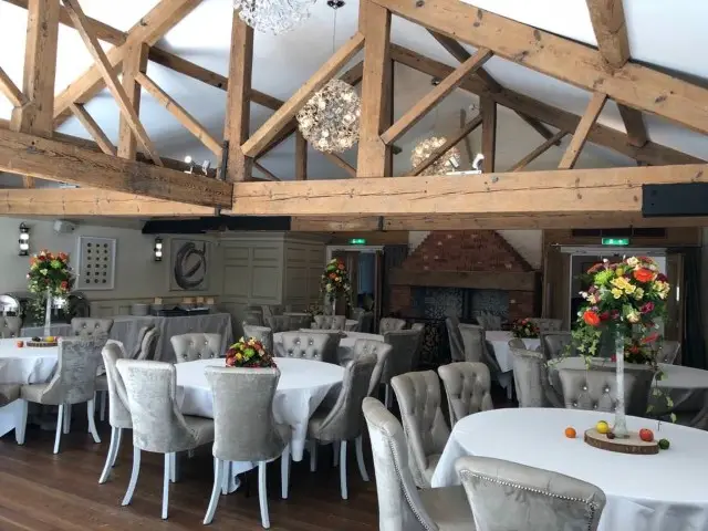 Allerton Manor Bright And Vibrant Table Flowers