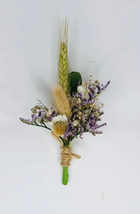Guest boutonniere with pampas