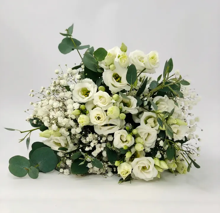 Simple Bridesmaid Handtied with Lisianthus and Gypsophila
