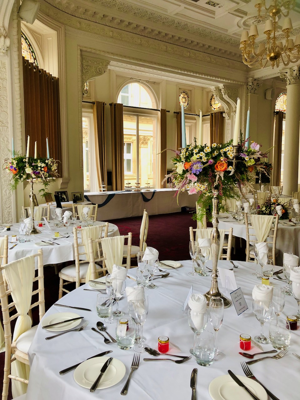Bright Summer Wedding Flowers at Doubletree Hilton