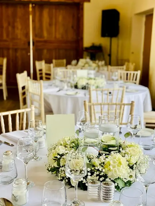 Table Arrangements at Yew Tree Barn