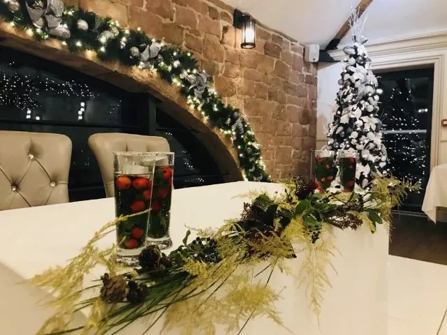 Christmas Wedding Flowers at Allerton Manor 5