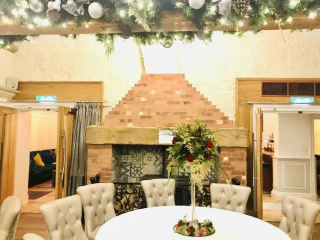 Christmas Wedding Flowers at Allerton Manor 8
