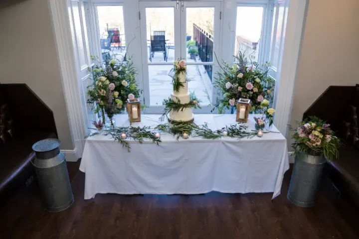 Hotel Tia Photoshoot with Flowers from Booker Weddings11