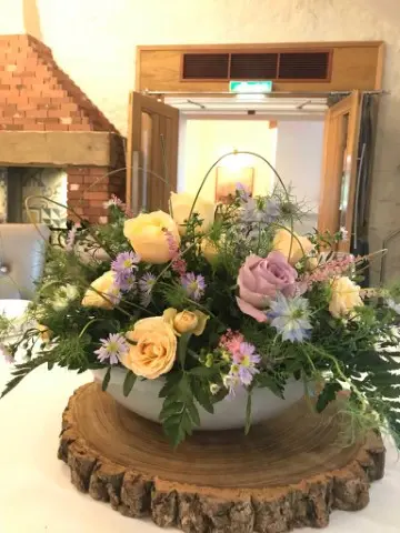 Pastel Wedding Flowers at Allerton Manor1