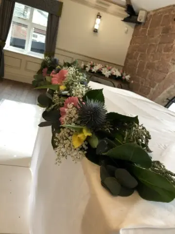 Spring Wedding Flowers at Allerton Manor2
