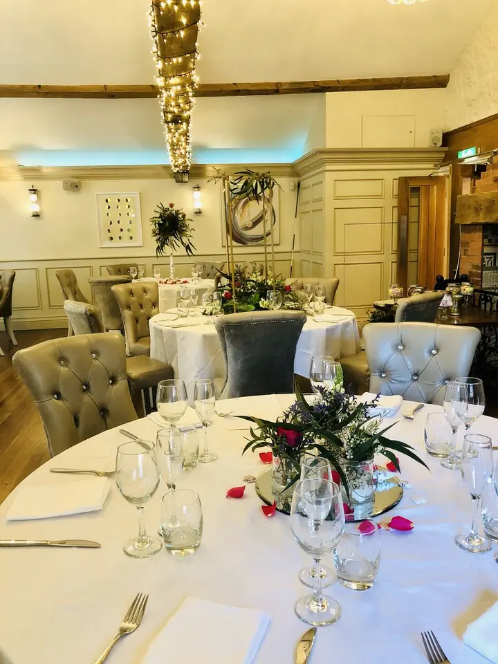 Spring Wedding Flowers at Allerton Manor15